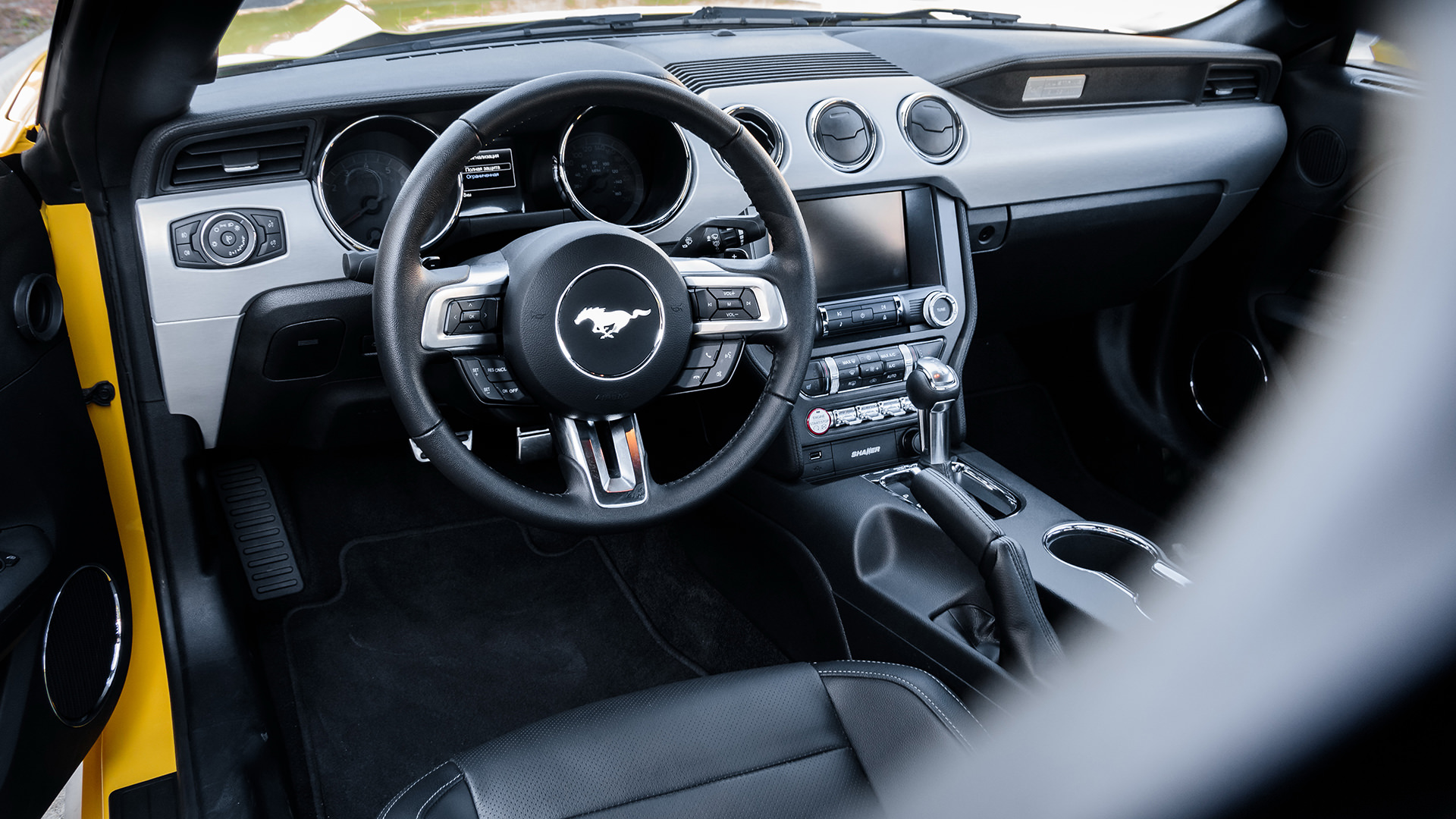 Тест-драйв Ford Mustang GT: конь-огонь