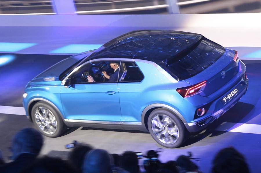 Новый кроссовер Volkswagen T-Roc покажут в Женеве в марте следующего года - 3