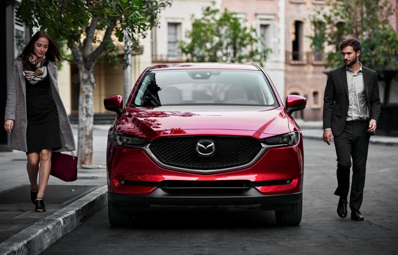 Второе поколение Mazda CX-5: «взрослый» дизайн, изменения в интерьере