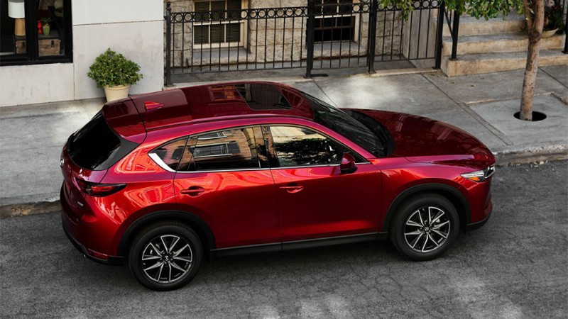 Второе поколение Mazda CX-5: «взрослый» дизайн, изменения в интерьере