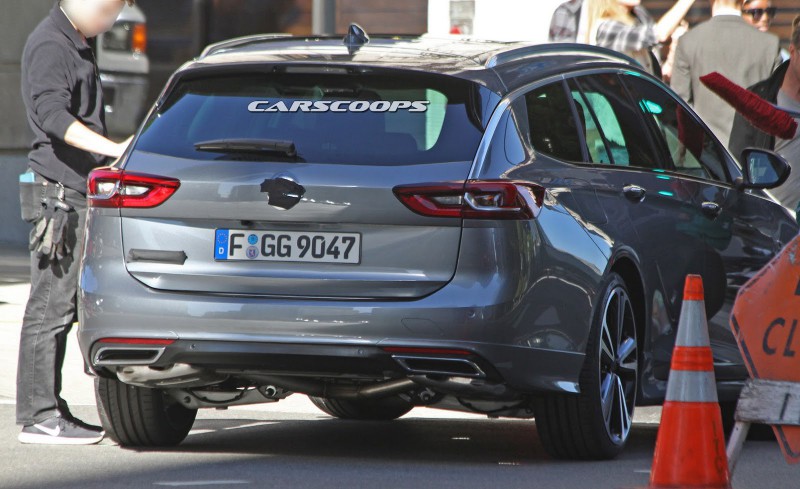 Новая 2017 Opel Insignia попалась фотошпионам без камуфляжа