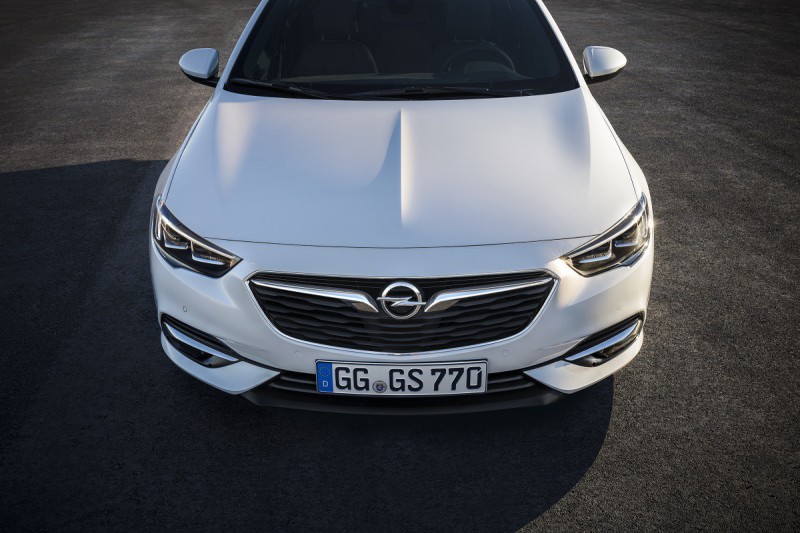 Opel Insignia 2017 официально рассекречена (фото)