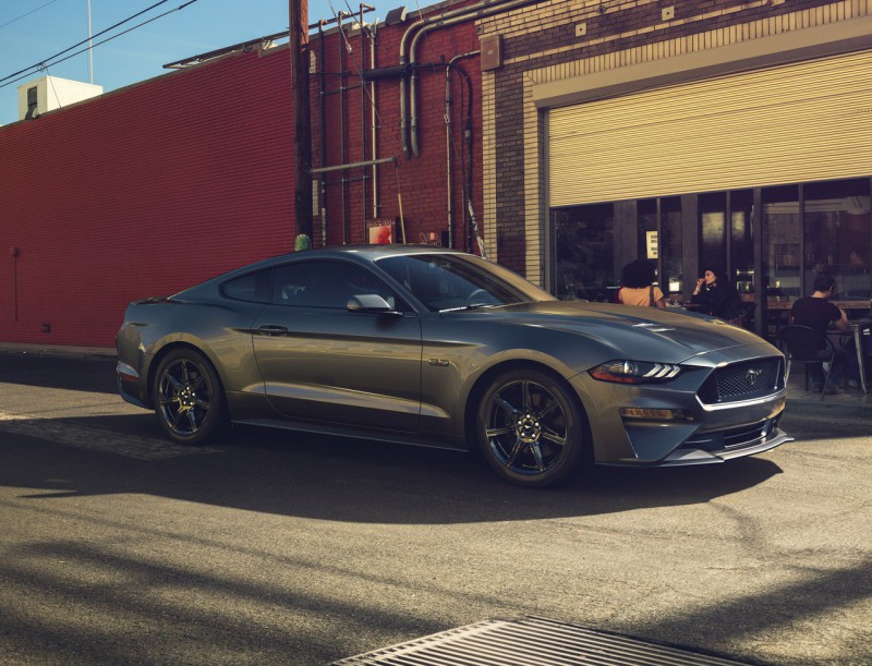 Ford Mustang 2018: обновленный дизайн, салон и моторы (фото)