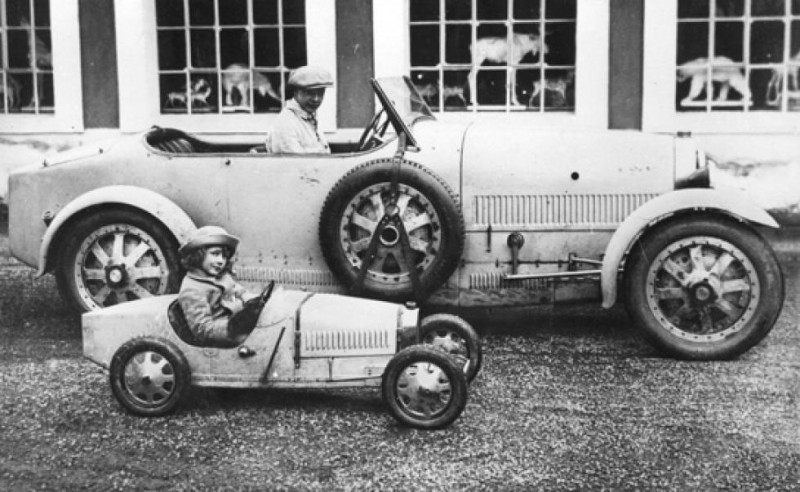 Детский автомобиль 1930 Bugatti Type 52 продали за 78 тысяч евро