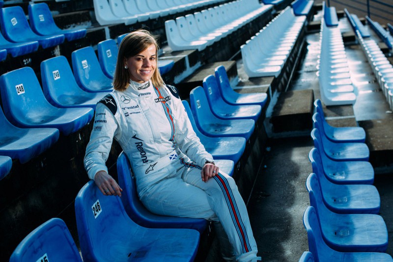 Первую женщину-пилота Формулы-1 лишили прав за... превышение скорости