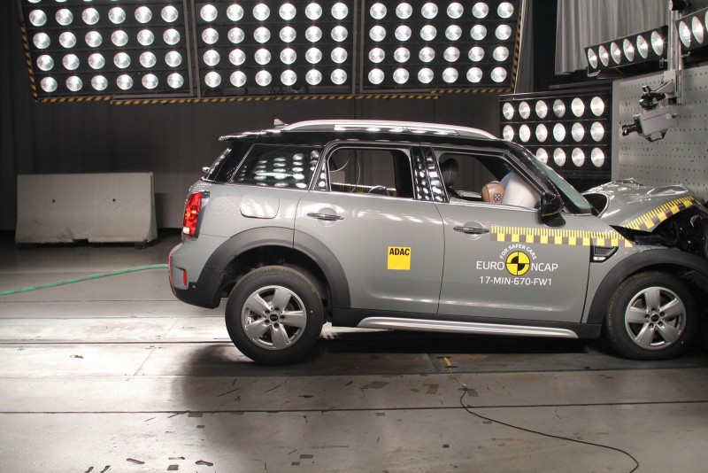 Внедорожник Skoda Kodiaq заработал высший рейтинг безопасности Euro NCAP [видео]