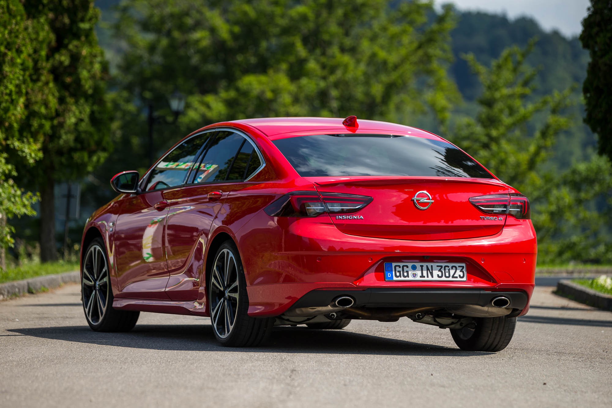 Тест-драйв Opel Insignia 2018: свой среди чужих