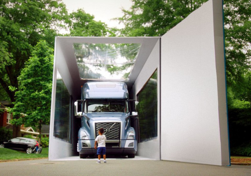Детские мечты: Volvo привезла ребенку самую большую в мире коробку с машиной