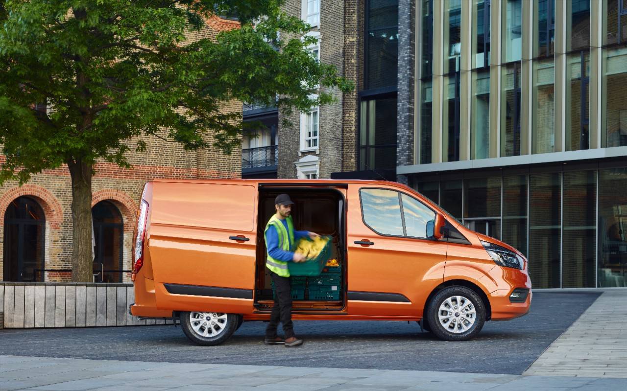 Обновленный фургон Ford Transit появится в продаже со следующего года - 3
