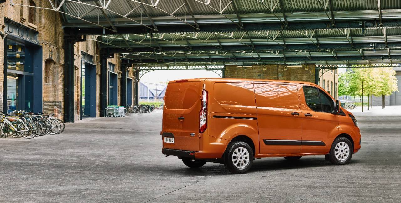 Обновленный фургон Ford Transit появится в продаже со следующего года - 4