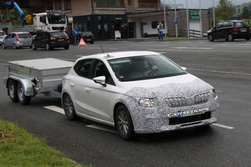 Странный мул Skoda в кузове Seat Ibiza попался фотошпионам