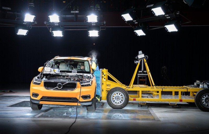 2018 Volvo XC40 разбили, чтобы проверить его безопасность [видео]