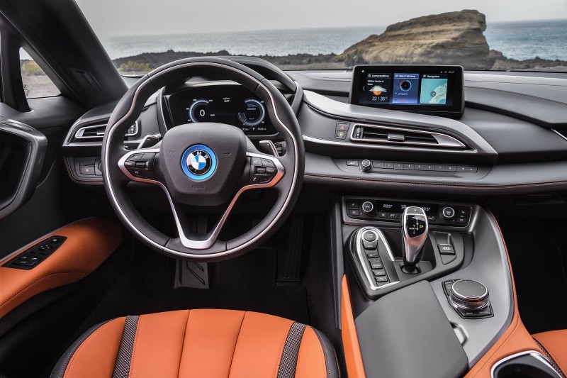 BMW i8 Roadster представили вместе с купе