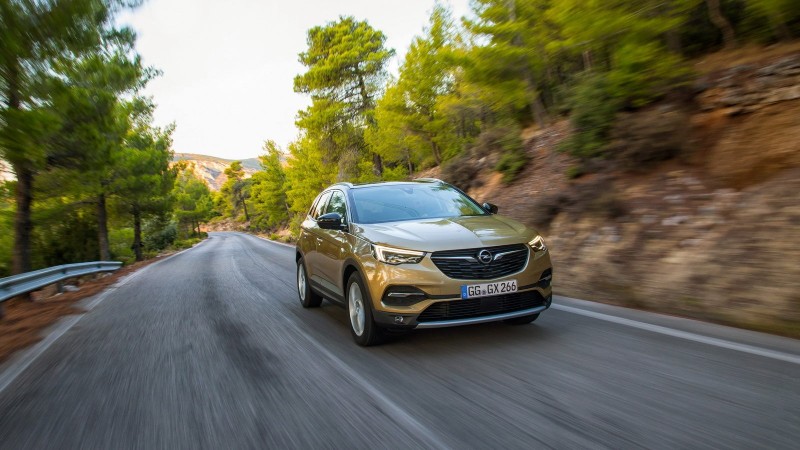 Opel Grandland X получил новый дизель и премиальную комплектацию