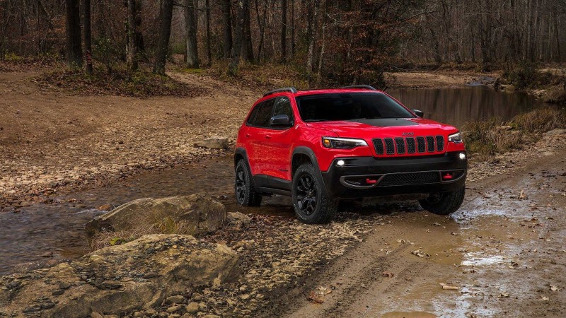 Jeep показал обновленный Cherokee, но не раскрыл подробности