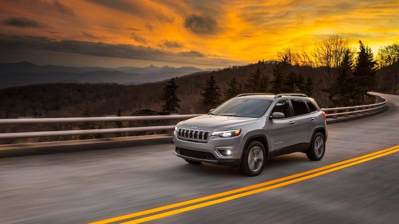 Jeep показал обновленный Cherokee, но не раскрыл подробности