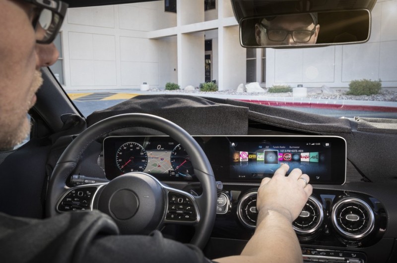 CES-2018: мультимедийная система Mercedes способна к самообучению