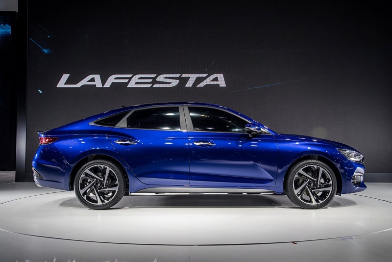 Hyundai Lafesta, дебютировавшая в Китае, напомнила A7 и Mustang