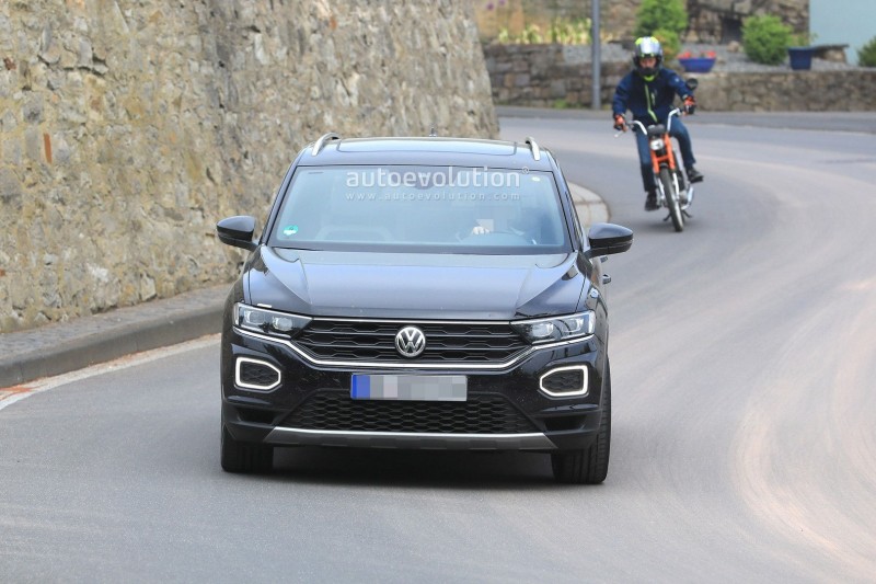 Горячий Volkswagen T-Roc R проходит тестовые испытания