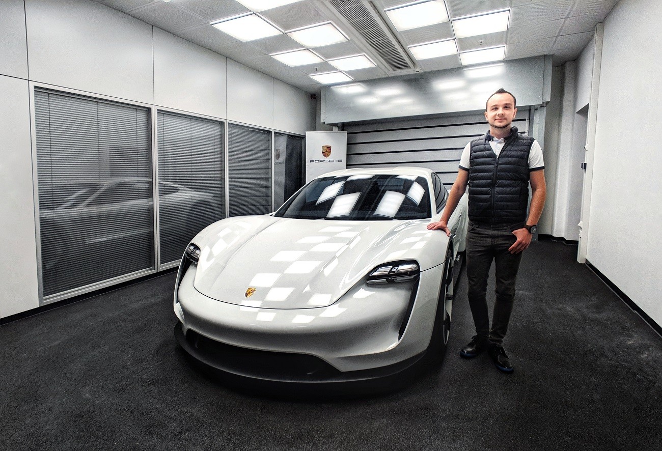 Porsche: принуждение к электрификации