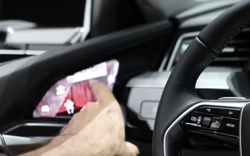 Как работают виртуальные зеркала Audi E-Tron [видео]