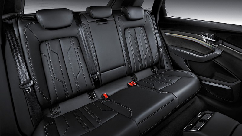 Audi e-tron SUV: первый электрокар бренда представили официально