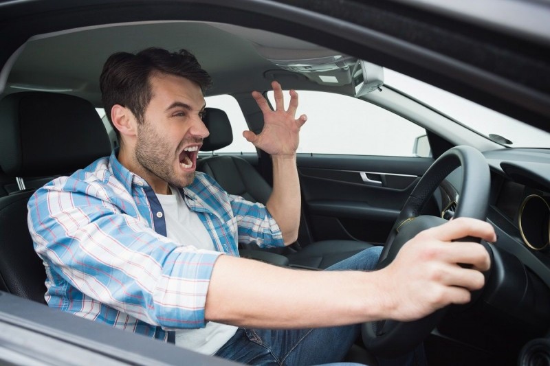 Как часто водители матерятся за рулем?