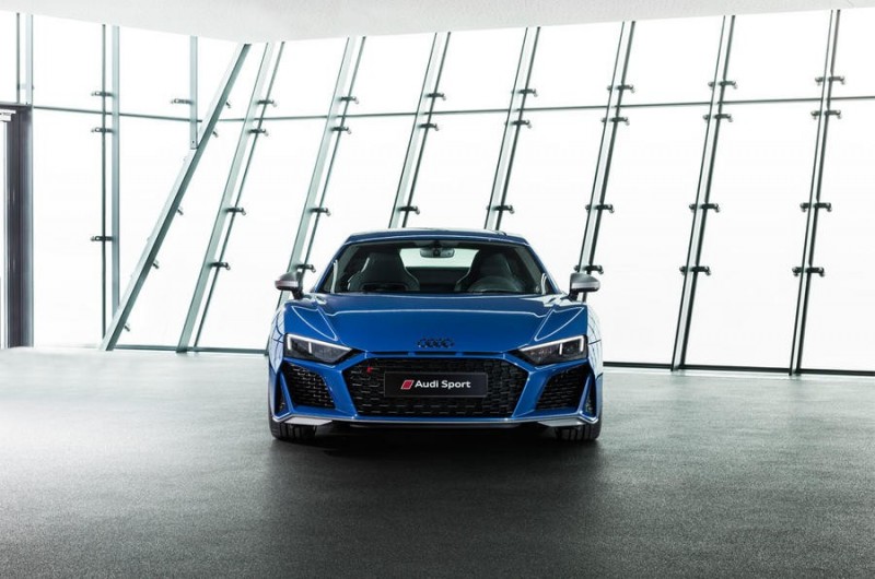 2019 Audi R8 обновила свое лицо и получила больше мощности