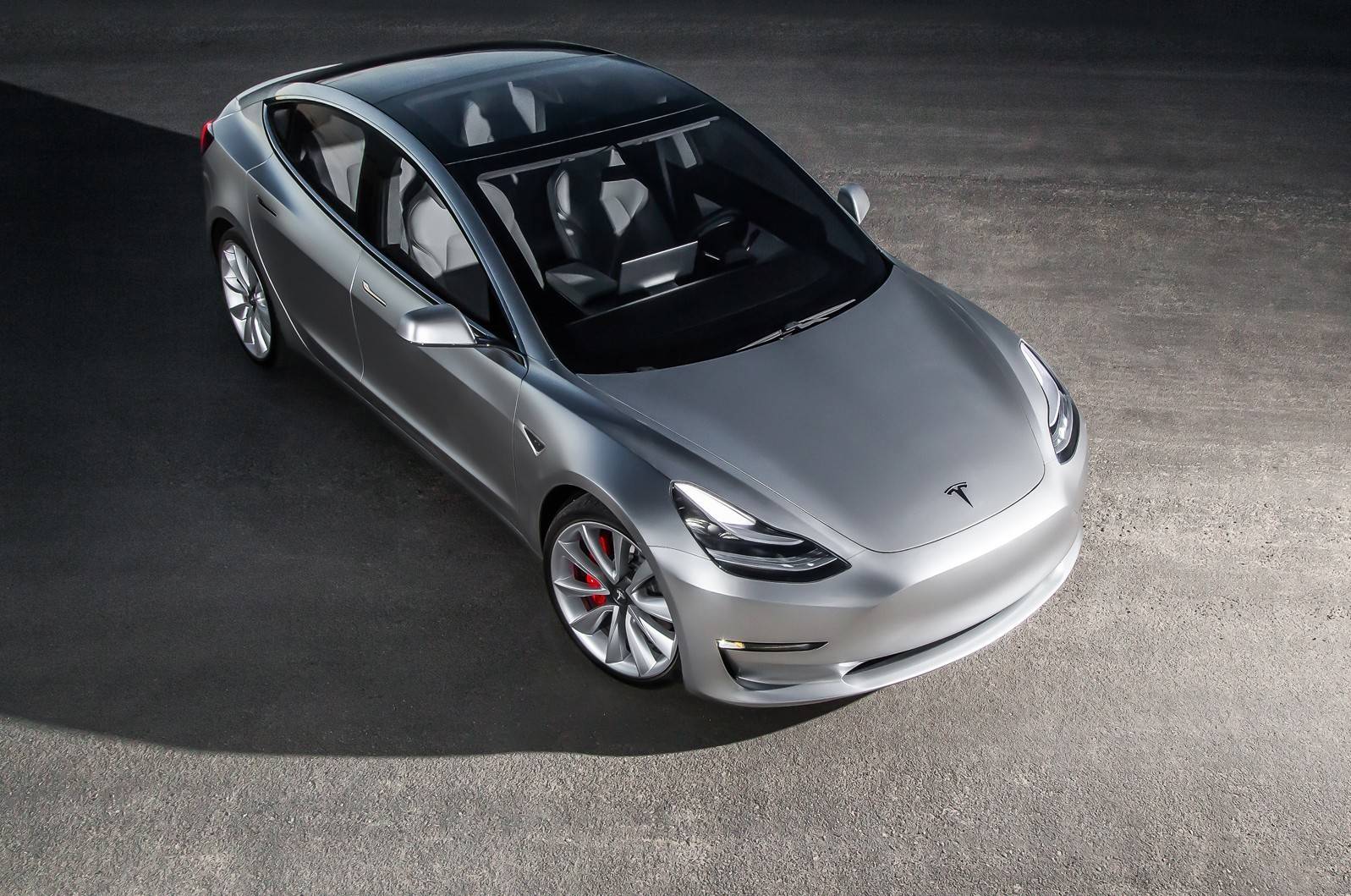 Tesla Model 3: в новый год с рекордом - 1