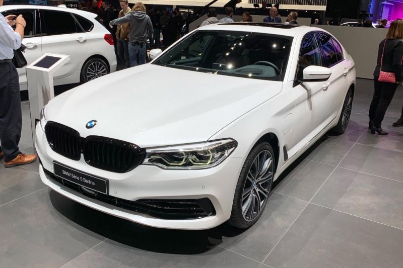 Женева 2019: BMW 530e, 330e, X5 xDrive45e и другие