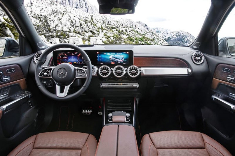 Новый Mercedes GLB представлен как компактный семейный внедорожник