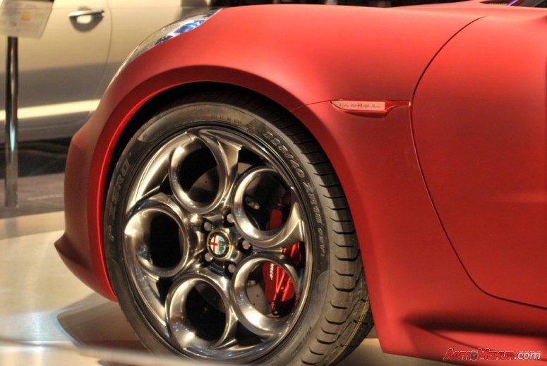 Родстер Alfa Romeo 4C: поистине итальянский спортивный автомобиль [фото]