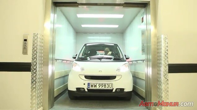 Польский Top Gear покатался на машинах в торговом центре [видео]