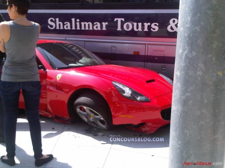 Авария с Ferrari California: Автобус, Лос-Анджелес [видео & 11 фото]