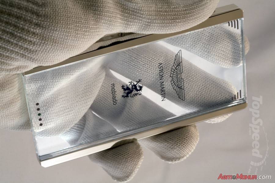 Люкс телефон от Aston Martin и Mobiado: прозрачный концепт-фон [5 фото] - 5