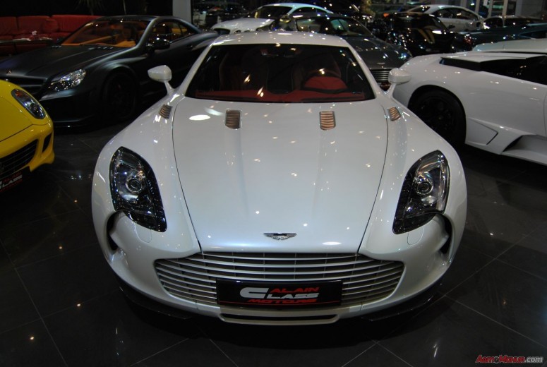 В ОАЕ выставили на продажу «бэушный» Aston Martin One-77 [13 фото]