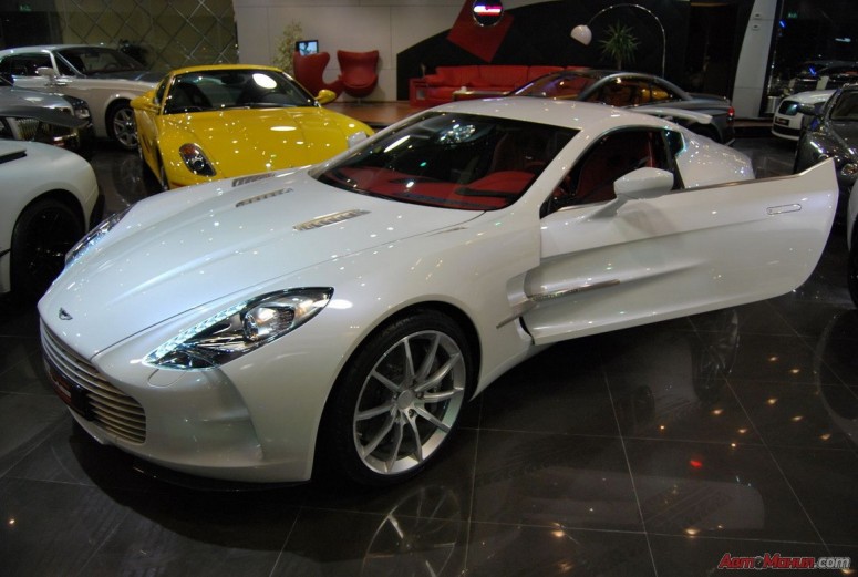 В ОАЕ выставили на продажу «бэушный» Aston Martin One-77 [13 фото]