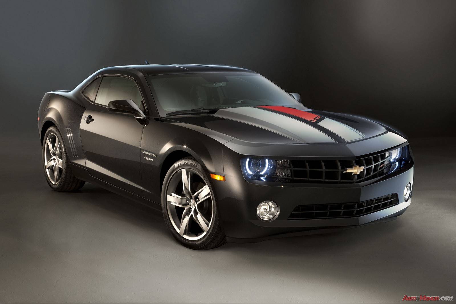 Camaro 2012 года обновляет двигатель и интерьер - 10