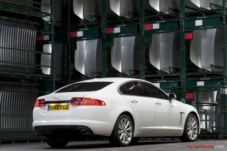 Реклама Jaguar 2011: XFR и XKR-S