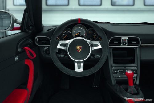 Прощальная модель Porsche 911 GT3 RS 4.0 [видео]