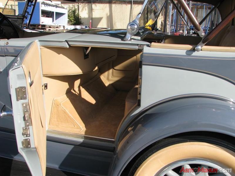 Автомобиль Чарли Чаплина выставлен на аукцион: Pierce-Arrow