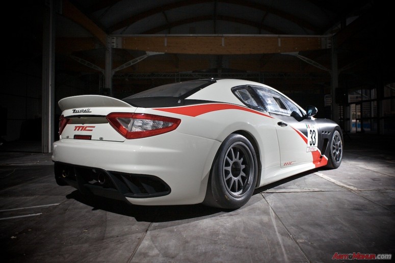 Гоночная Maserati GranTurismo MC Trofeo для Среднего Востока