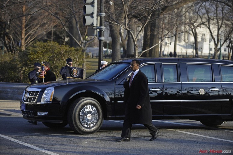Лимузин Барака Обамы \"сел на пузо\": Cadillac One, Ирландия [видео]