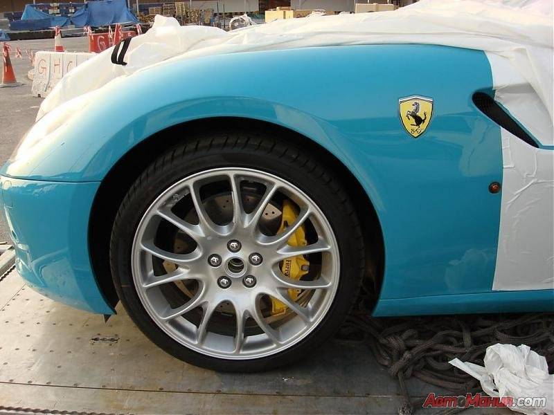 Лондон терроризировала бирюзовая 1000-сильная Ferrari: видео - 3