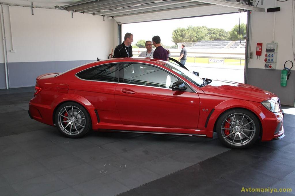Cамое мощное купе Mercedes C63 AMG Black Series поступит в продажу осенью - 13