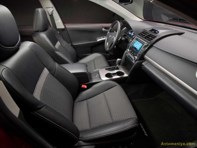 Toyota Camry 2012: Хонда-Аккордо-подобный седан