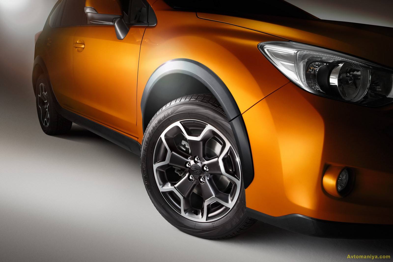 Subaru представила компактный кроссовер - 21