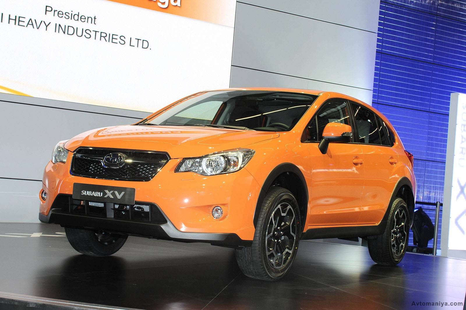 Subaru представила компактный кроссовер - 8