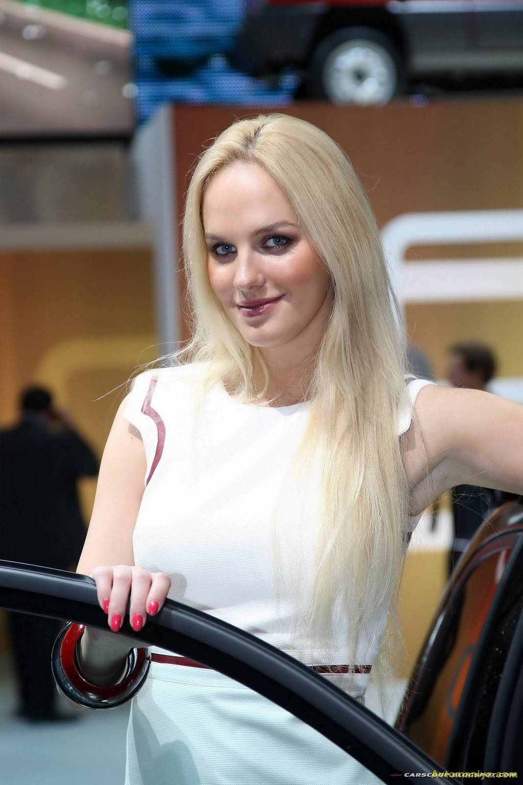 Девушки Франкфуртского автосалона [фотогалерея] - 12