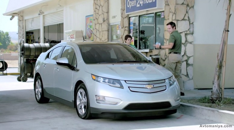 Реклама Chevrolet Volt 2012: газовая станция
